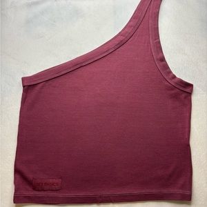 set active dark pink/red top